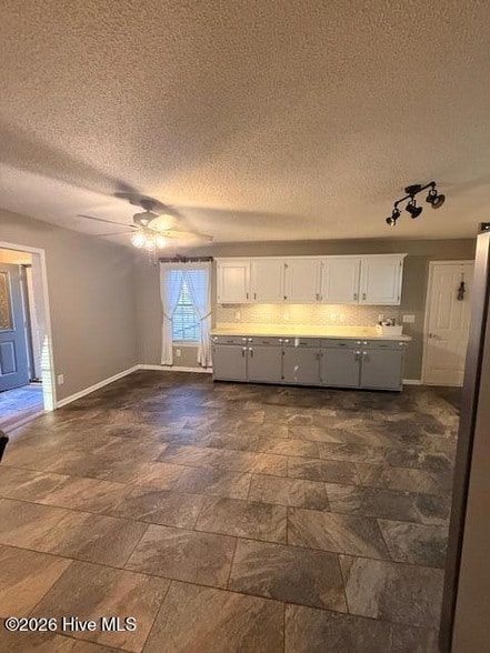 Building Photo - 991 Hardesty Loop Rd