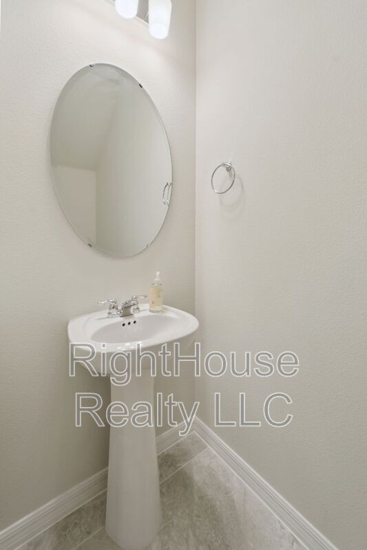 Building Photo - 3082 Emerald Acrs Ln