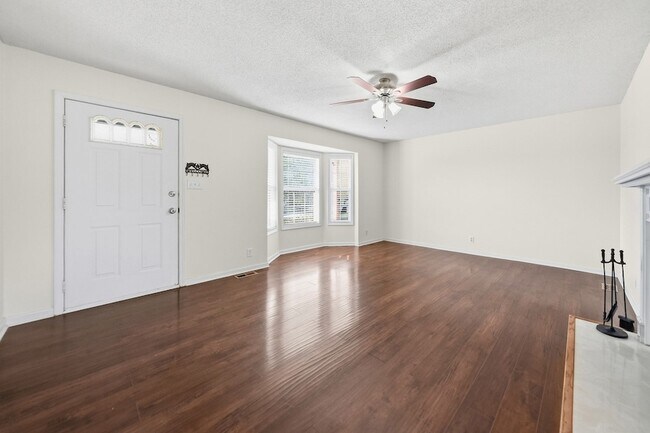 Building Photo - 1361 Jenny Ln