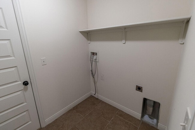 Building Photo - 4610 Dehaven Dr