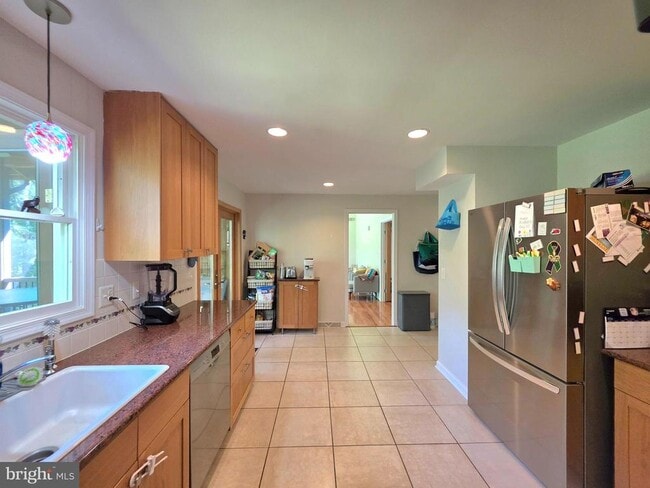 Building Photo - 10930 Howland Dr