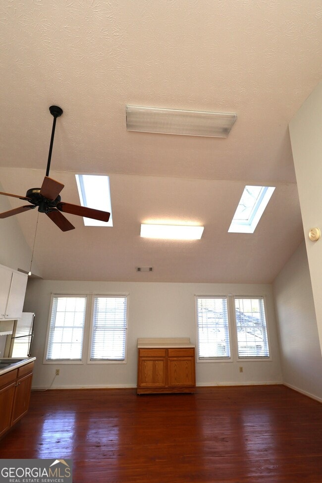 Building Photo - 217 Mountain View St