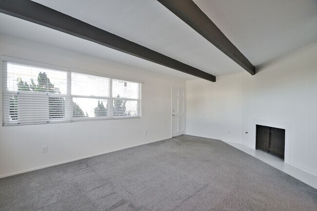Building Photo - Remodeled 1 Bed/1 Bath in Manhattan Beach with City & Mountain Views — Garage + W/T Included