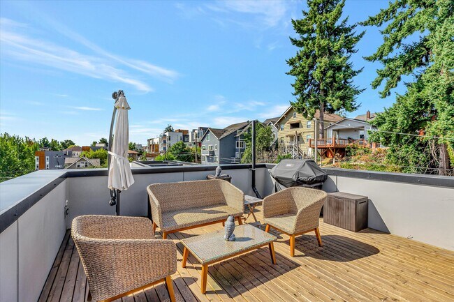 Building Photo - 1907 15th Ave S