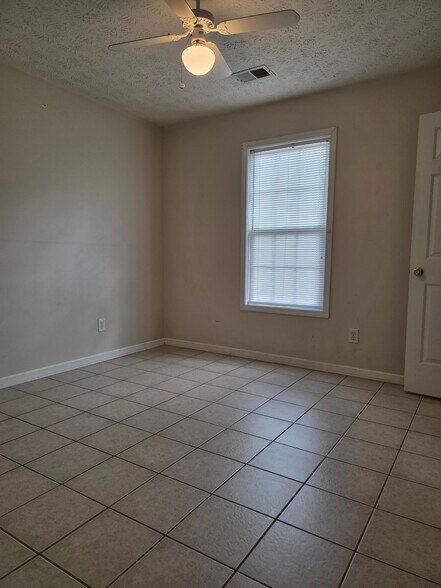 Building Photo - 1460 Scenic Brook Trl SW