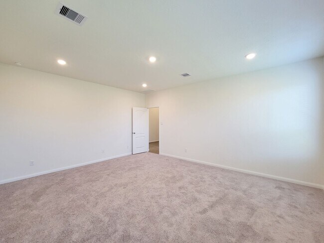 Building Photo - 2815 LYRA Ct