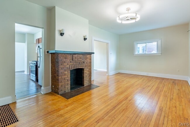 Building Photo - 325 S Midler Ave