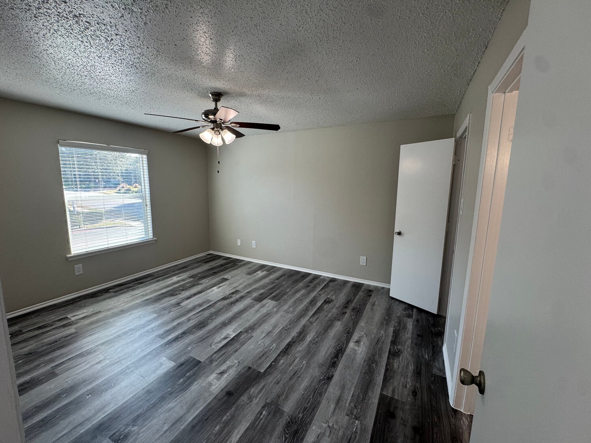 Building Photo - 2010 Estrada Pkwy