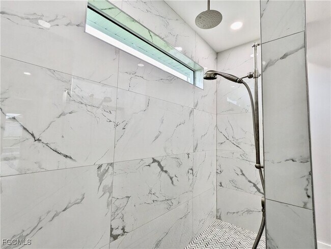 Building Photo - 3027 SW 16th Pl