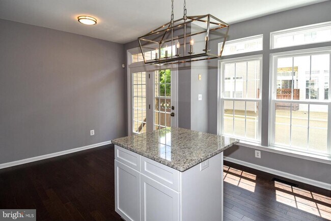 Building Photo - 990 Harrison Cir