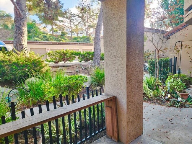 Building Photo - 1046 Calle Del Cerro