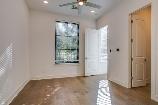 Building Photo - 112 E Oscar Dr