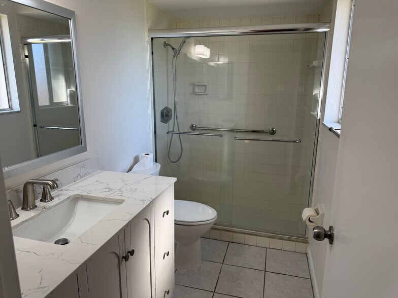 Building Photo - 1144 SE 32nd Ter