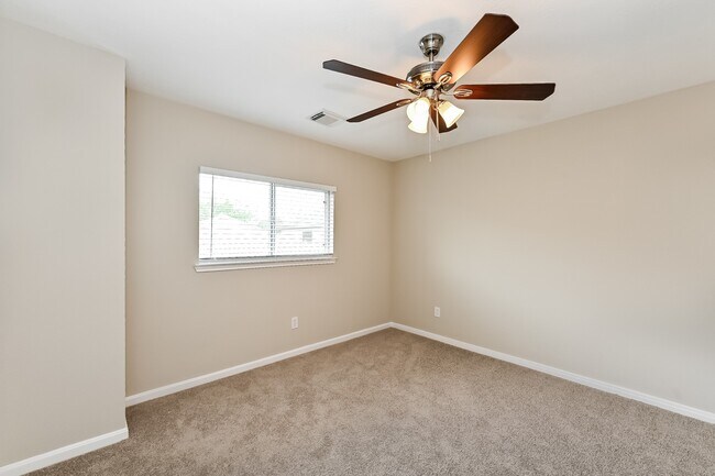 Building Photo - 12923 Palm Leaf Ct