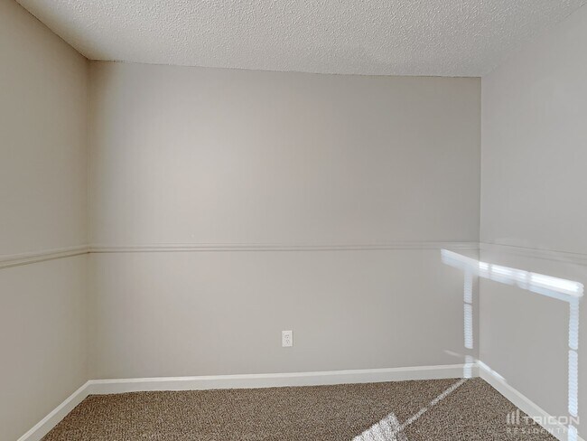 Building Photo - 2608 Misty Cove Pl NE