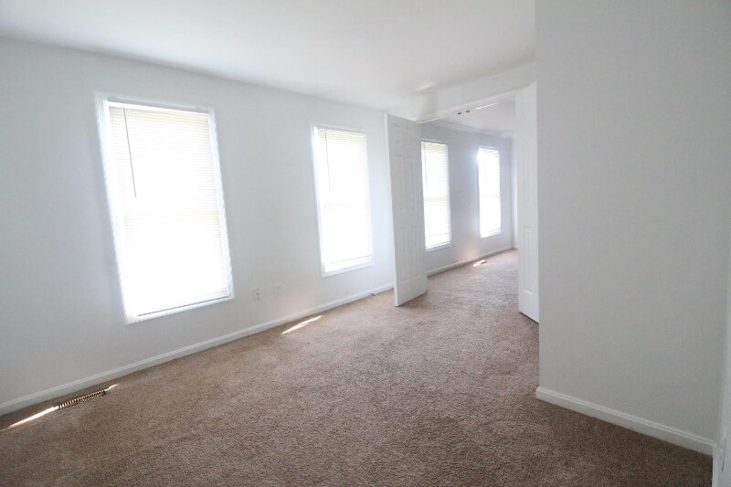 Building Photo - 17 Beauvoir Ct