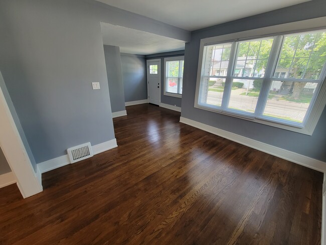 Building Photo - 2310 N 75th Ave