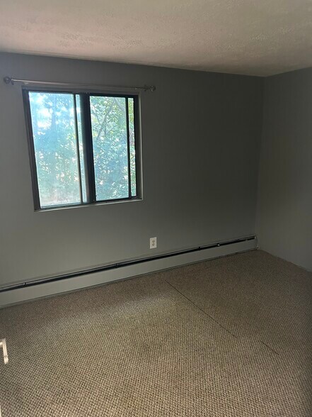 Building Photo - 545 Calef Rd