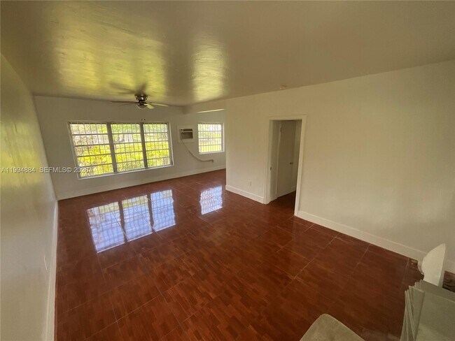 Building Photo - 661 NE 138th St