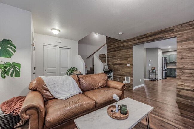 Building Photo - 3324 E Garin Ct