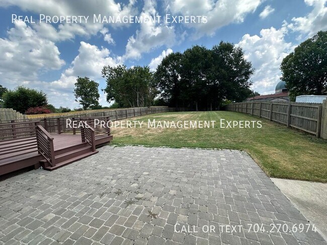 Building Photo - 1434 Orvis St