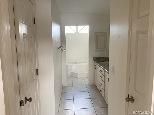 Building Photo - 10972 W Cove Harbor Dr
