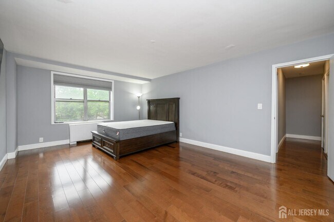 Building Photo - 301 Beech St