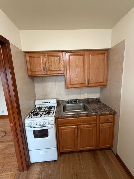 Building Photo - 5729 W Lincoln Ave