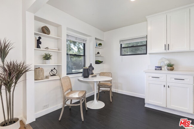 Building Photo - 9125 David Ave