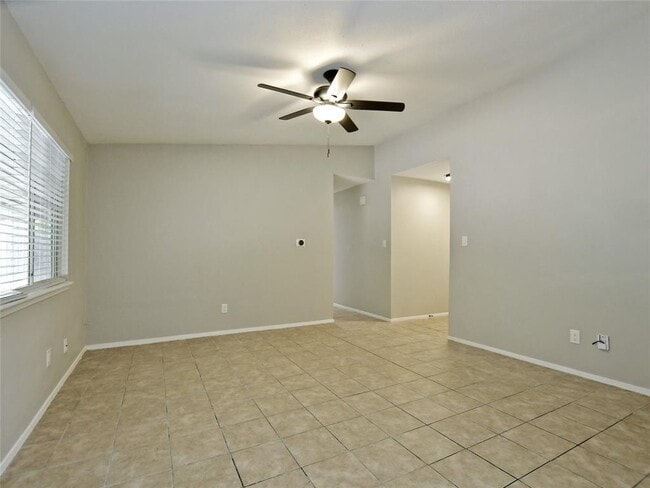 Building Photo - 5255 Meadow Creek Dr