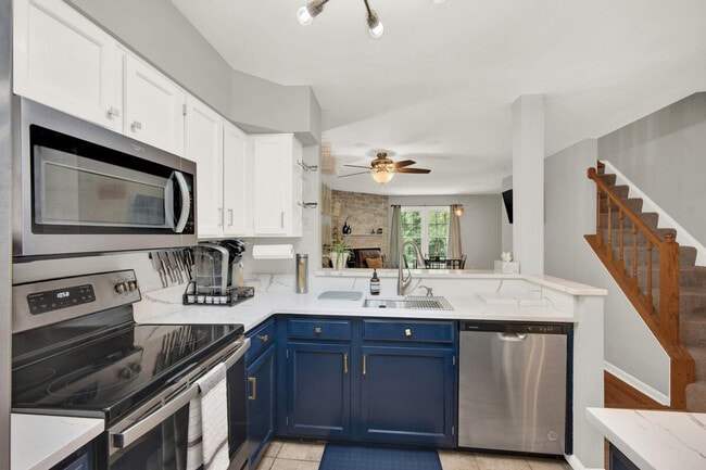 Building Photo - 6346 Chimney Wood Ct