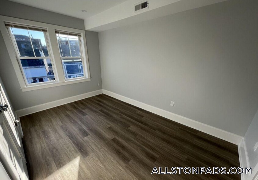 Building Photo - 80 N Beacon St