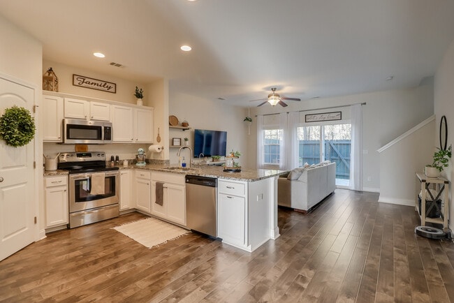 Building Photo - 413 Ferguson Ln