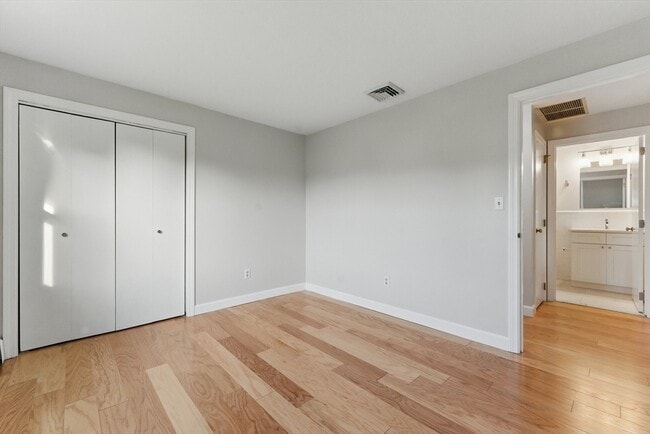 Building Photo - 121 Indian Meadow Dr