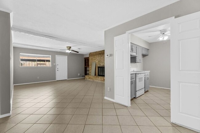 Building Photo - 15839 El Estado Dr