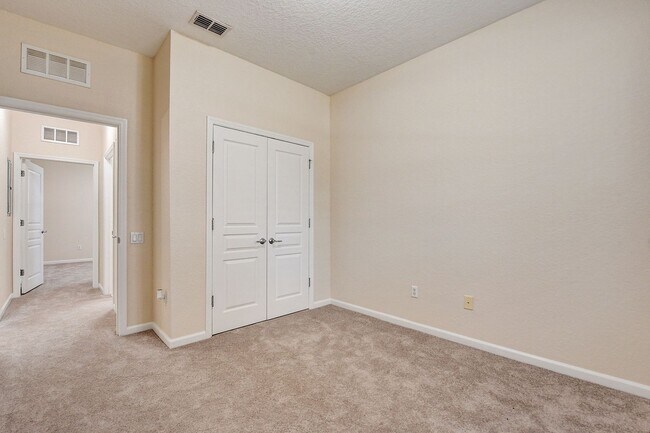 Building Photo - Beautifully Maintained 3-Bedroom, 2-Bathro...