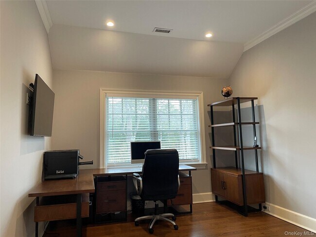 Building Photo - 99 Spinney Rd