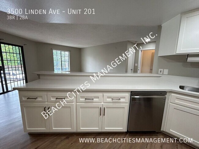 Building Photo - 3500 Linden Ave