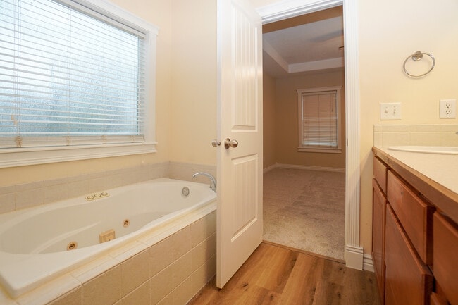 Building Photo - 11565 W Zachery Ave