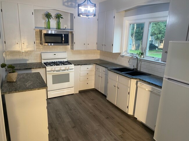 Building Photo - 834 4th St NW