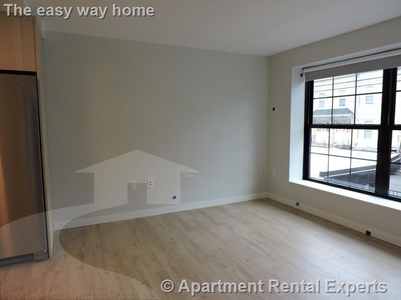 Building Photo - 10 Soden St