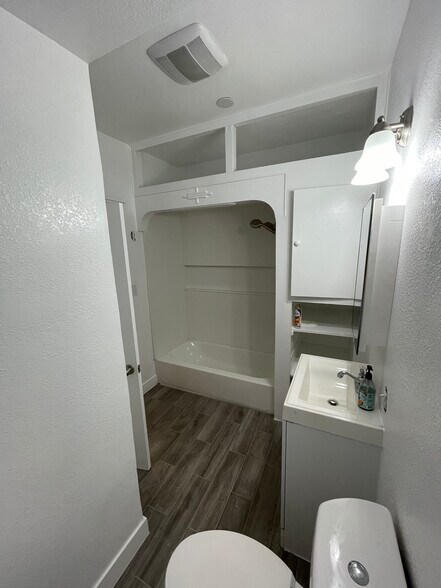 Building Photo - 1824 1/2 Arapahoe S