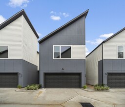 Building Photo - 28G Bucan St