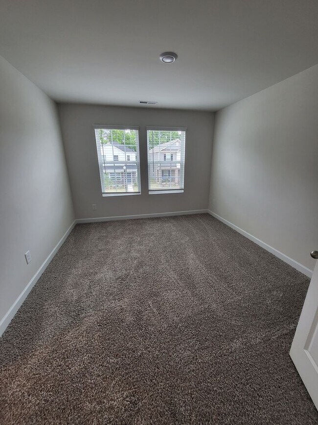 Building Photo - 465 Cranford Dr
