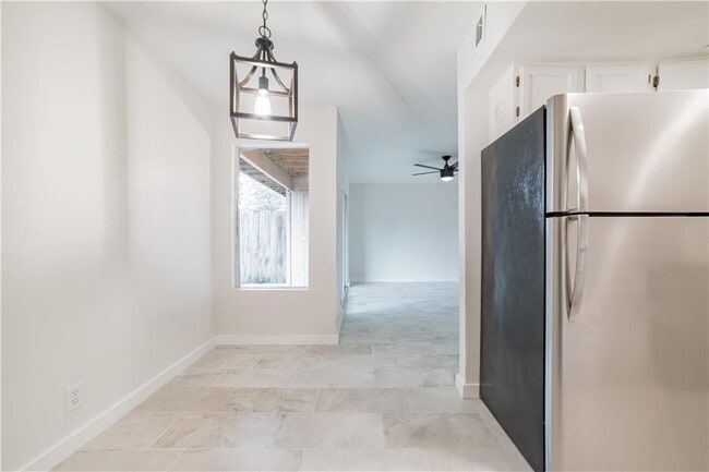Building Photo - 2600 Penny Ln