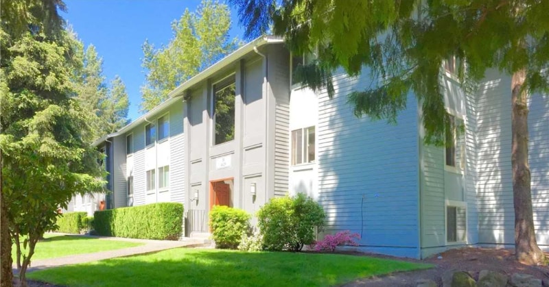 Building Photo - 4629 W Lake Sammamish Pkwy SE