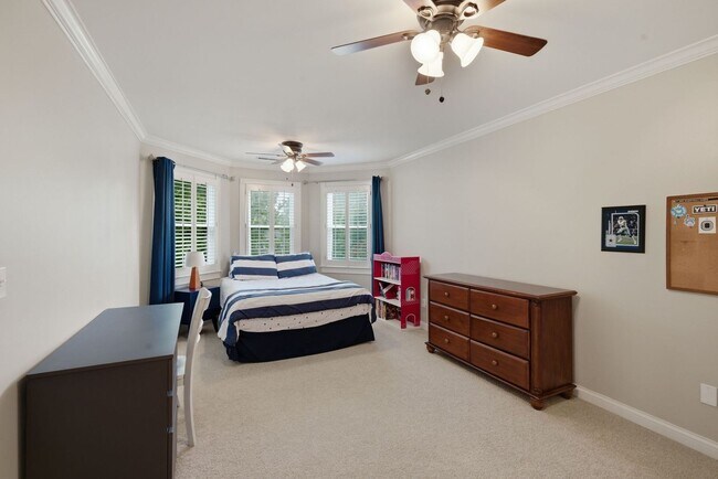 Building Photo - 1733 Carriage Ct