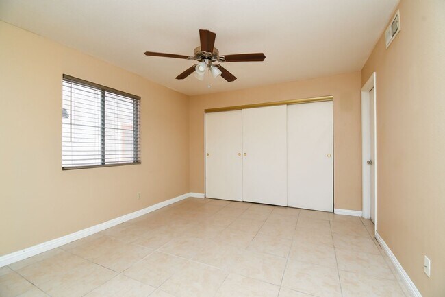 Building Photo - Gate Community! Must See!