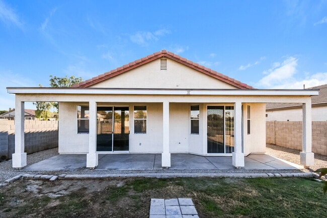 Building Photo - 2730 E Calle Del Norte Dr