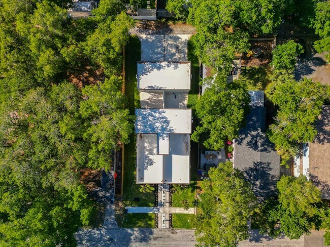 Building Photo - 412 W Amelia Ave